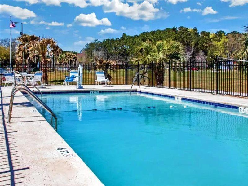 Days Inn By Wyndham Savannah Gateway I-95 Georgetown Exterior photo