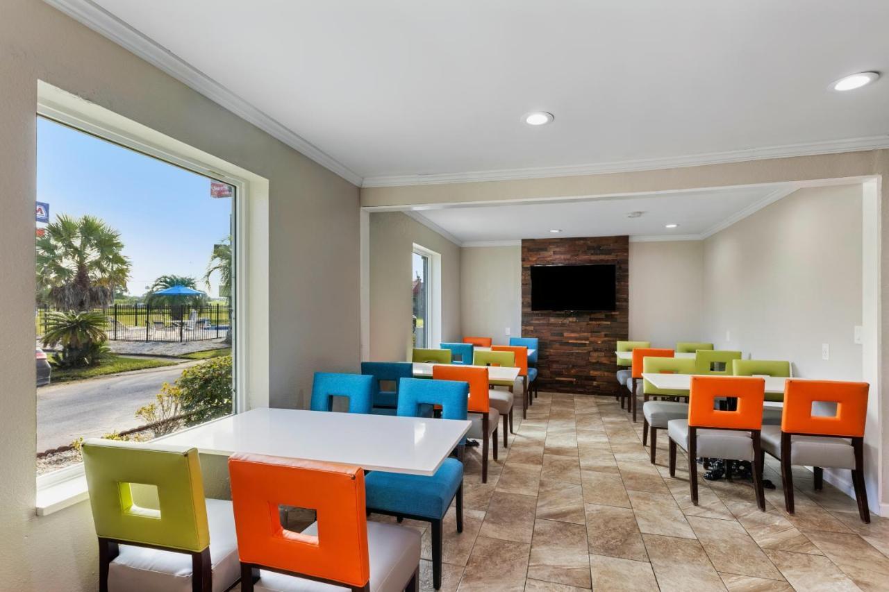 Days Inn By Wyndham Savannah Gateway I-95 Georgetown Exterior photo