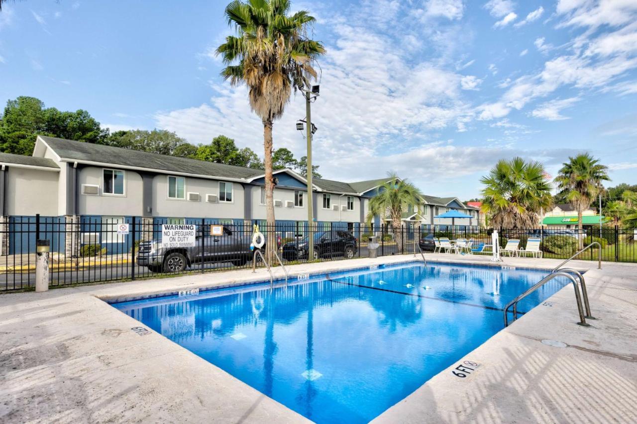 Days Inn By Wyndham Savannah Gateway I-95 Georgetown Exterior photo